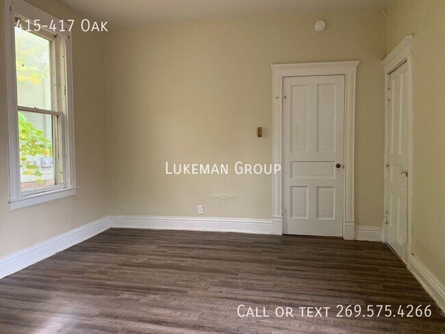 Building Photo - 415-417 Oak-