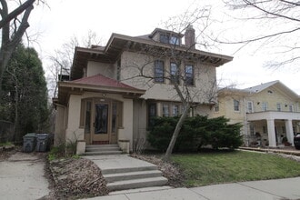 Building Photo - 2119 E Kenilworth Pl