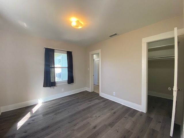 Foto del edificio - 2 bed/1 bath HOUSE w/ private yard