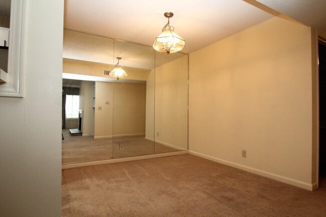 Building Photo - 574 Emory Oaks Way