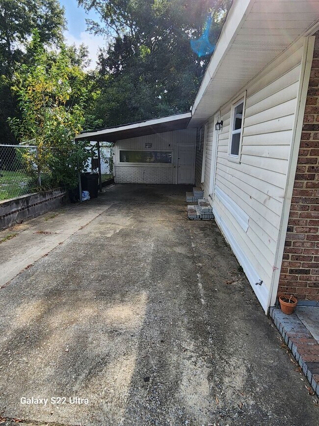Building Photo - 3 bedroom 1 bath