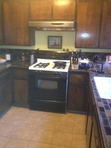 Kitchen - 1131 N Vista St