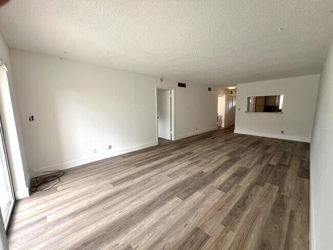 Building Photo - 601 S State Rd 7