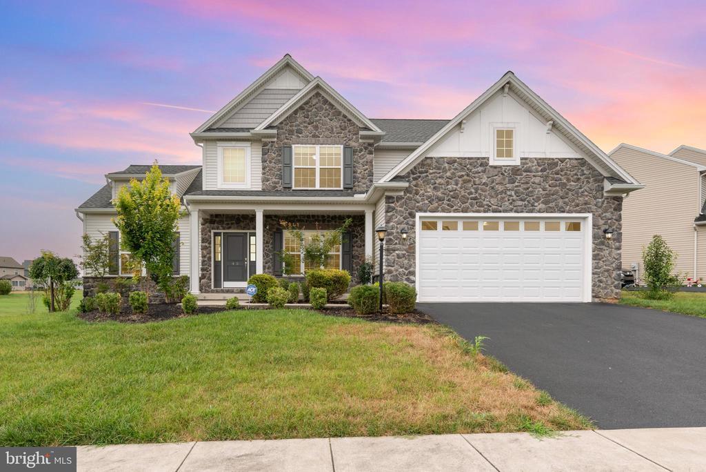 Foto principal - 45 Danbury Dr