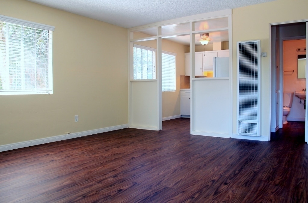 Building Photo - Studio in Mission Hills + Parking and Storage