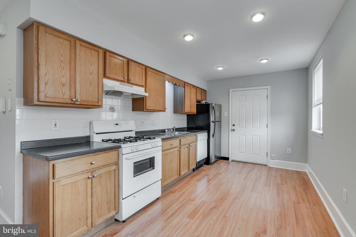 Primary Photo - 1400 S 16th St