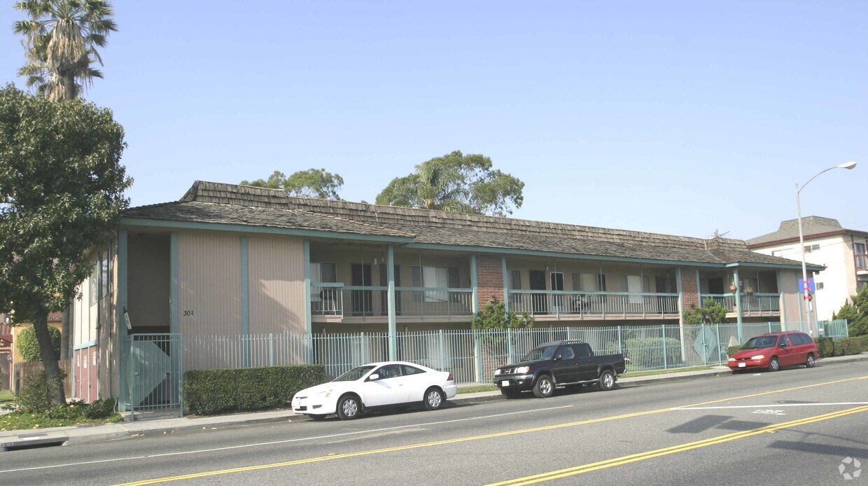 Building Photo - 301 Magnolia Ave