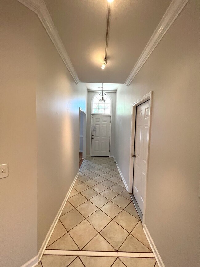 Foto del edificio - Merestone 1 level brick patio home. 2 Car garage, walk to The Point Shopping, restaurants and mov...