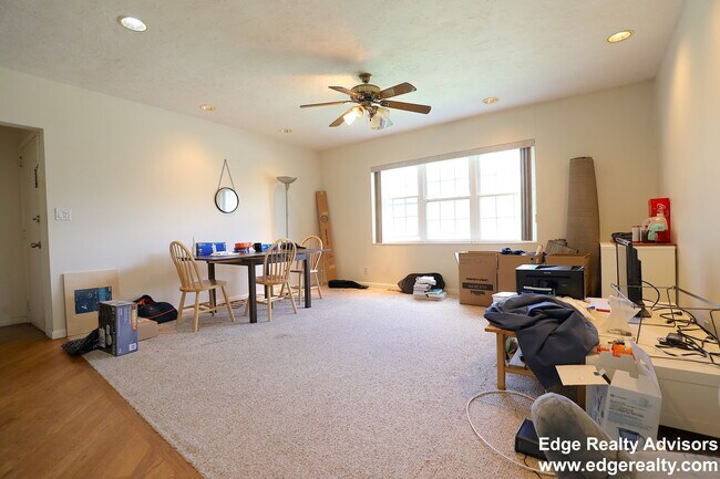 Foto del edificio - 140 Lake Shore Rd