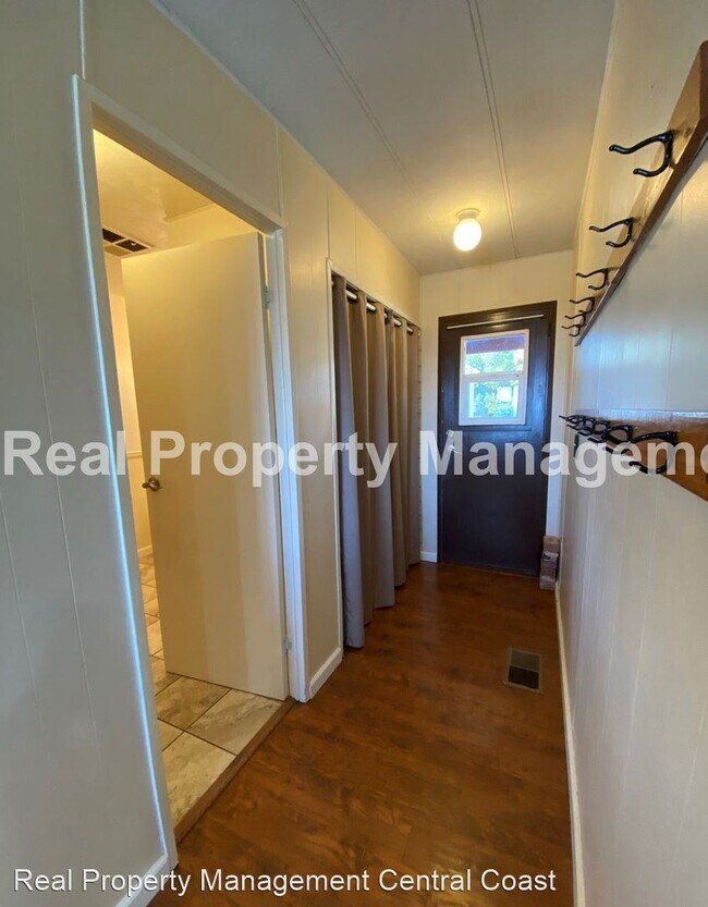 Building Photo - 3 br, 2 bath House - 1280 Mountain Springs...