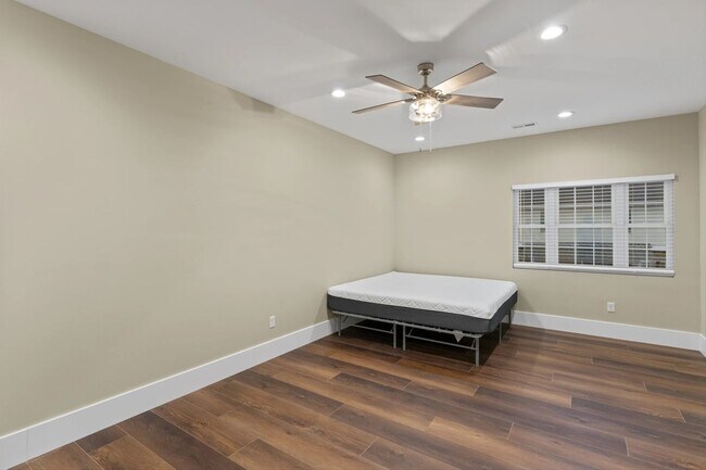 Building Photo - 5424 Delmar Blvd