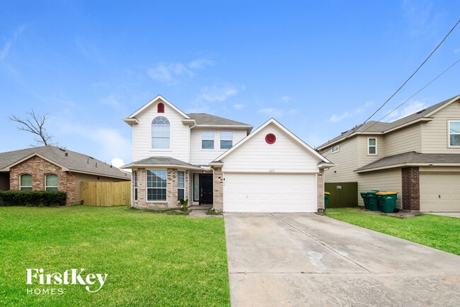 Building Photo - 2210 Shady Pine Dr