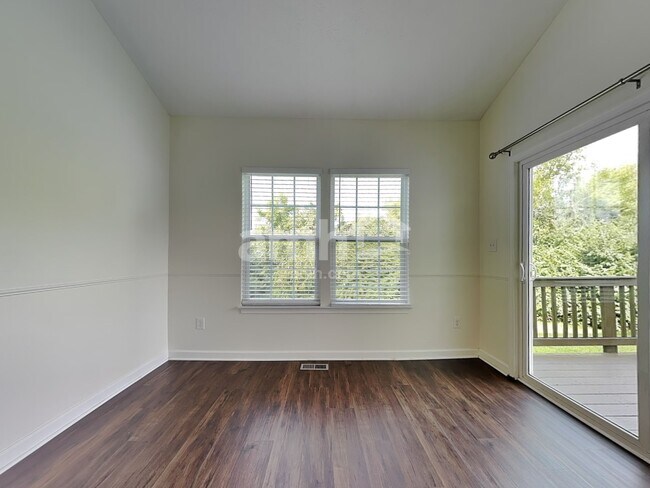Foto del edificio - 156 Haverstraw Pl