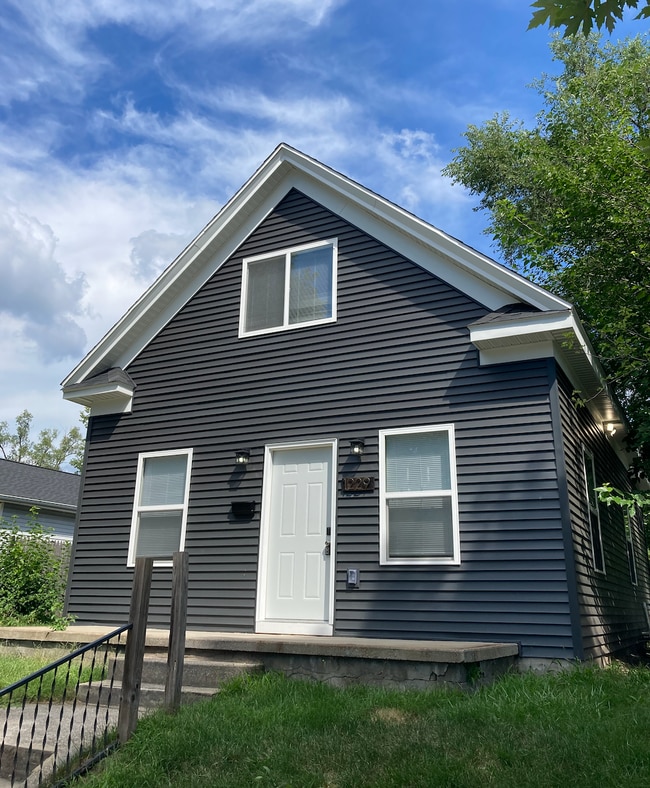 Building Photo - 1229 Sorin St