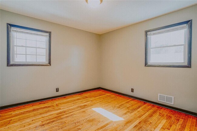 Foto del edificio - 2877 Whispering Hills Dr