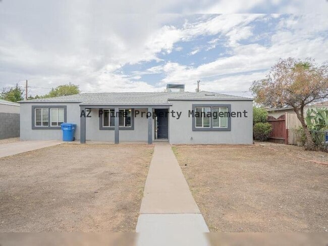 Building Photo - 1819 E Indianola Ave