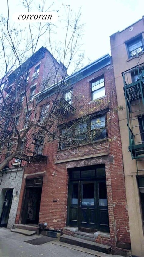 Primary Photo - 225 E 21st St