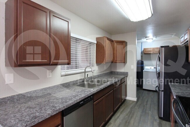 Foto del edificio - 8409 S 14th St