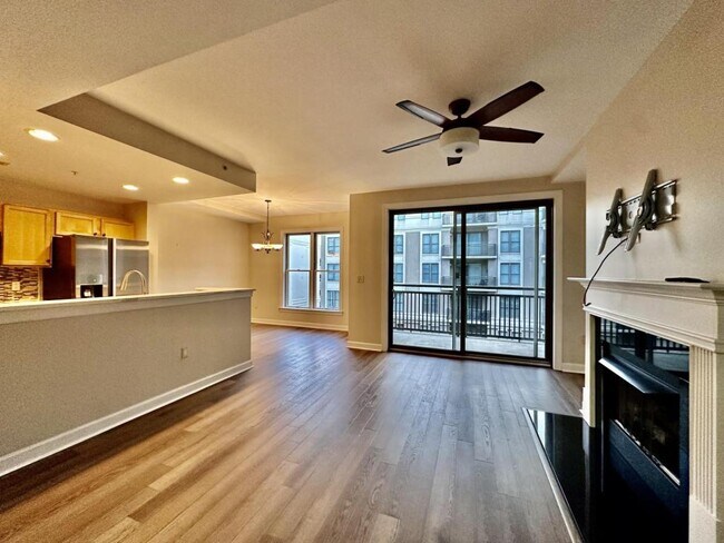 Photo - 718 W Trade St Apartment