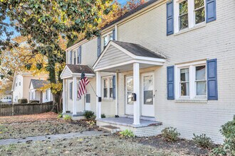 Building Photo - Townhomes at West Little Creek