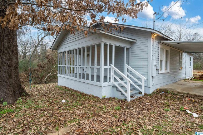 Building Photo - 121 Holt Ave