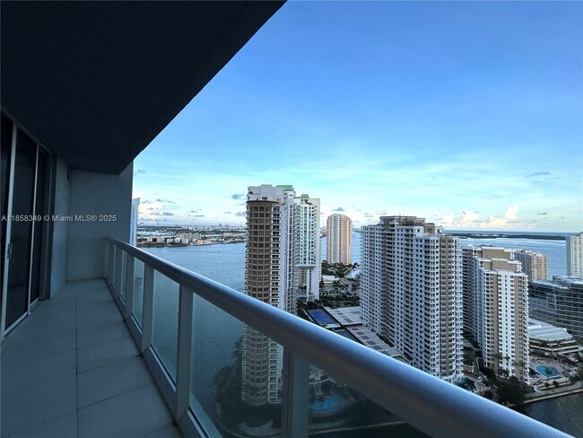 Foto del edificio - 475 Brickell Ave