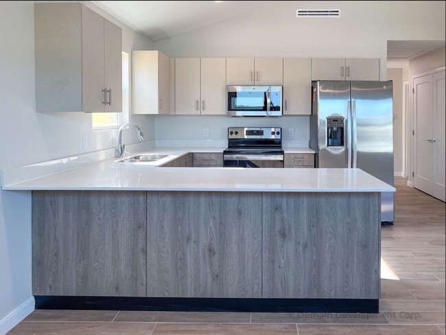 Building Photo - RECEIVE ONE WEEK FREE!!