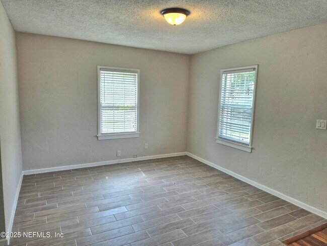 Building Photo - 4717 Cambridge Rd