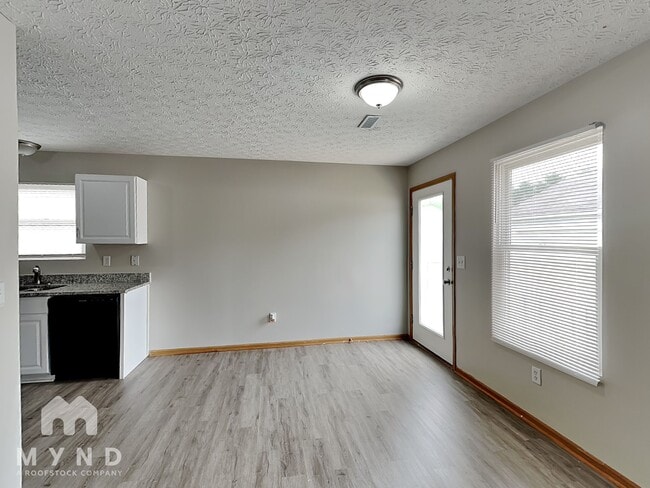 Building Photo - 362 Ashford Ave