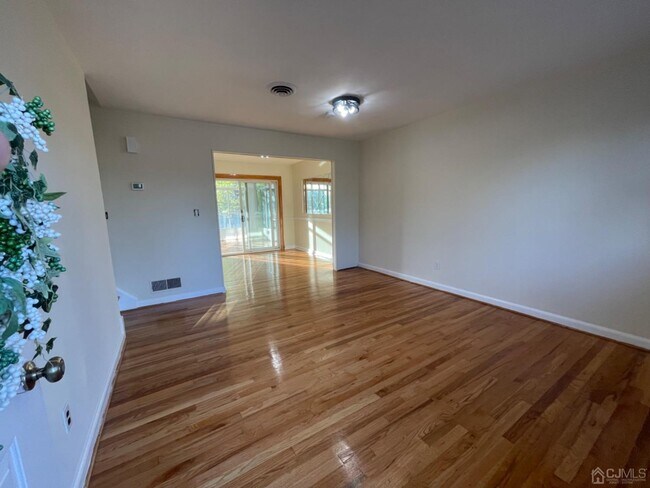 Building Photo - 13 Darrell Ct