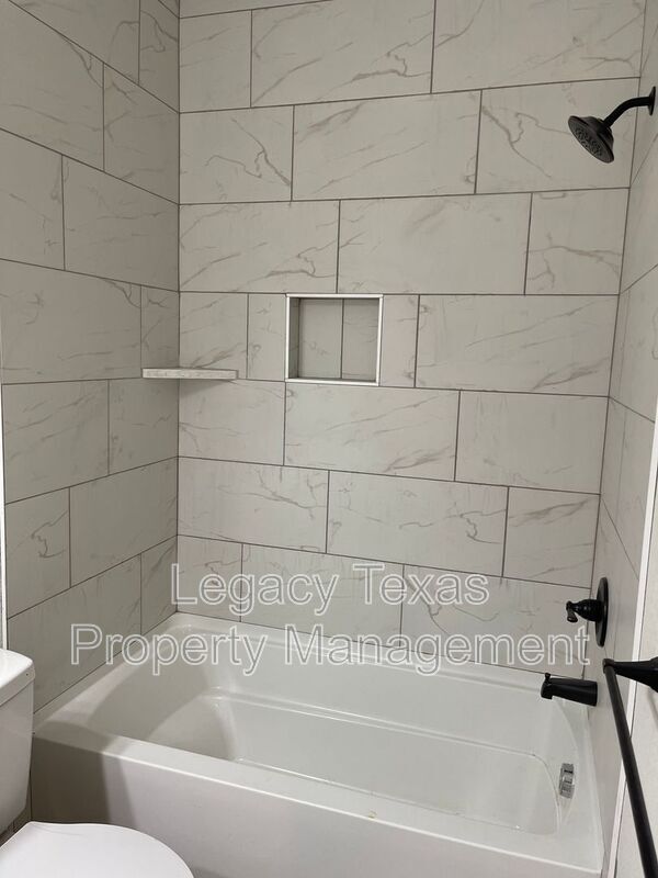 Foto del edificio - 2319 CR 704