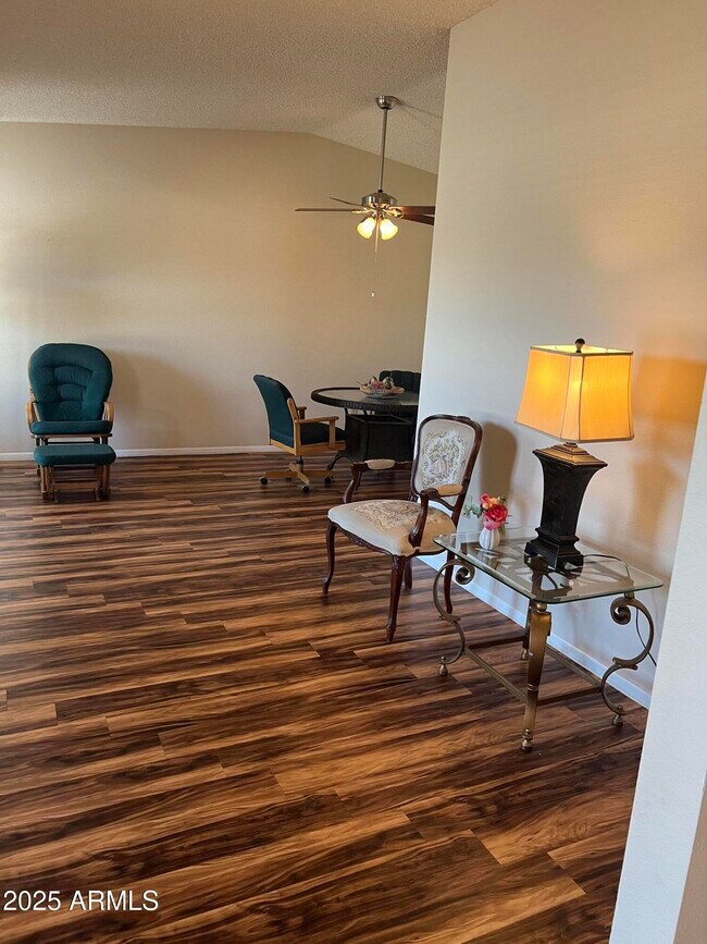 Foto del edificio - 9221 W Briarwood Cir N