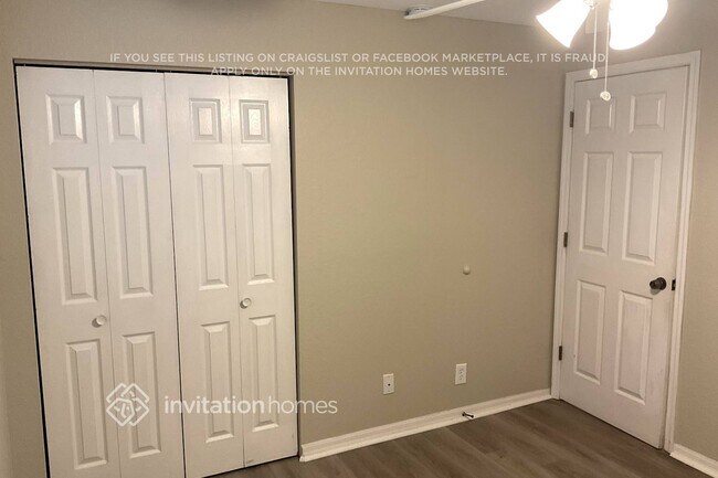 Foto del edificio - 327 80th Ave NE