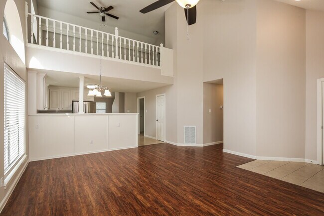 Foto del edificio - 657 Edgewood Dr