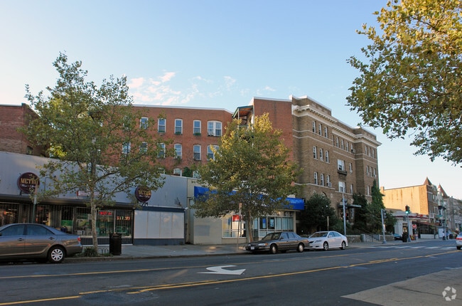Building Photo - Beverly Court