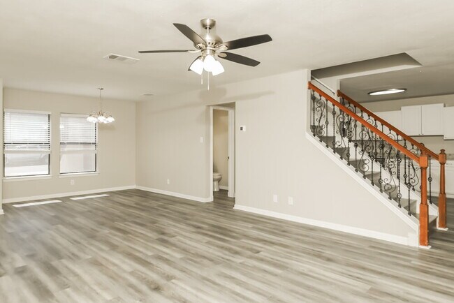 Foto del edificio - 8151 Cheryl Meadow Dr