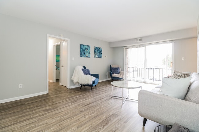 Living Room - Dover Country Club