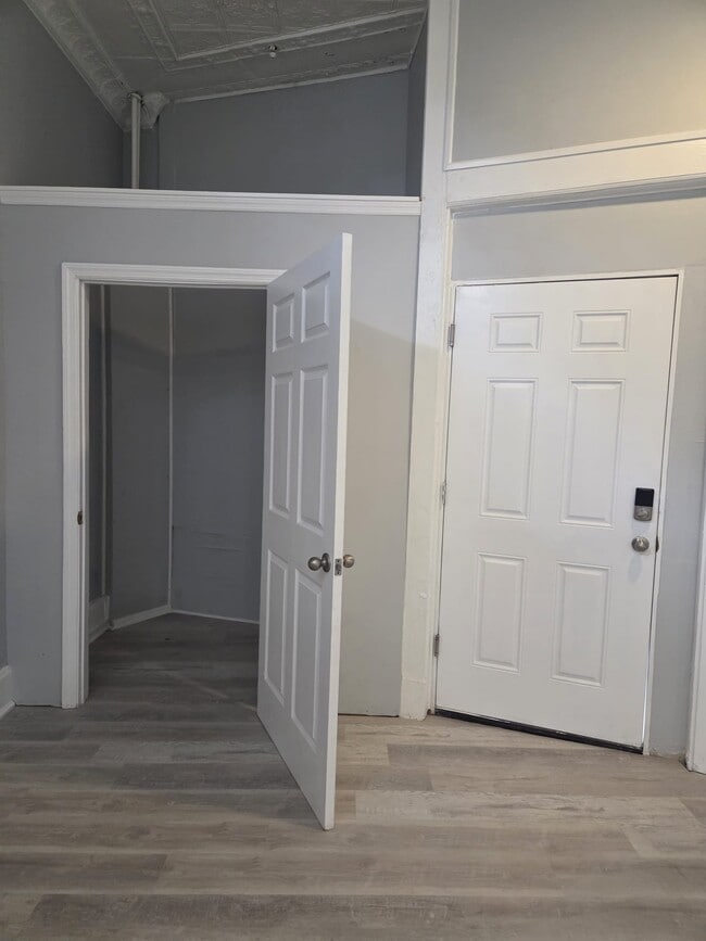 Building Photo - 4494 Forest Ave