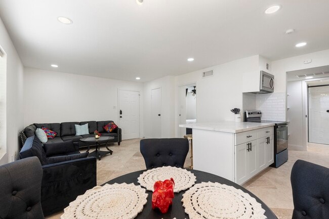 Foto del edificio - 2750 Holly Hall St