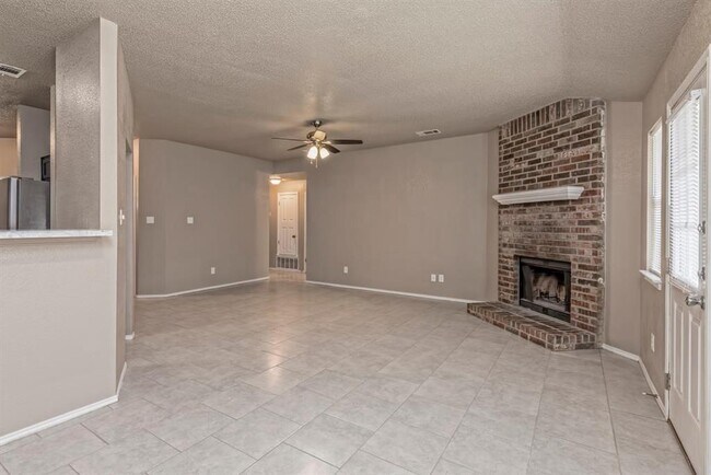 Foto del edificio - 5104 Glennwood Dr