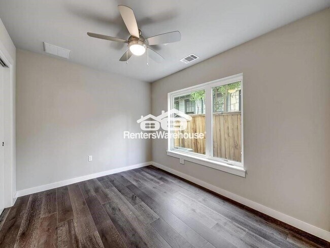 Building Photo - 2301 Bluebonnet Ln
