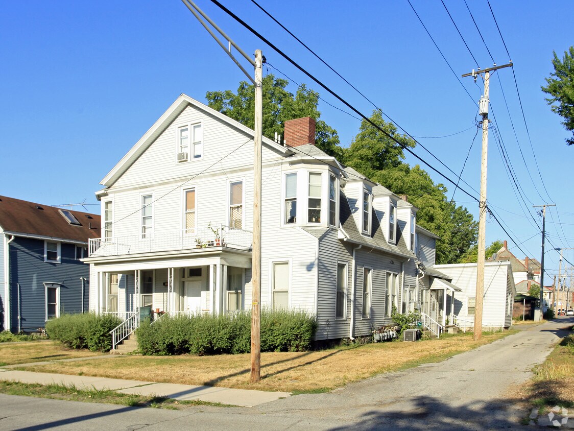 113 S 6th St, Goshen, IN 46528 Apartments in Goshen, IN