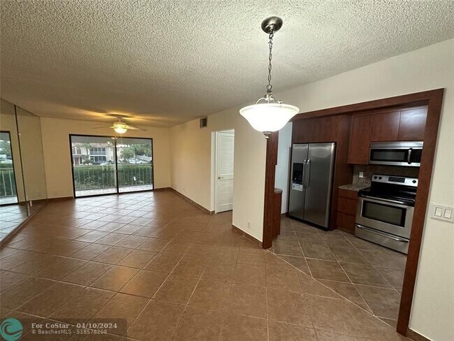 Foto del edificio - 180 Cypress Club Dr