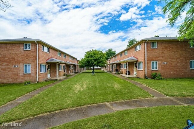 Building Photo - 2 br, 1 bath Townhome - 889 N Meadows Ct