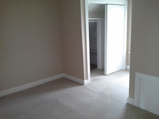 Building Photo - 132 N Vesper St