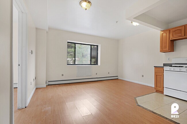 Foto del edificio - 1076 Broadway