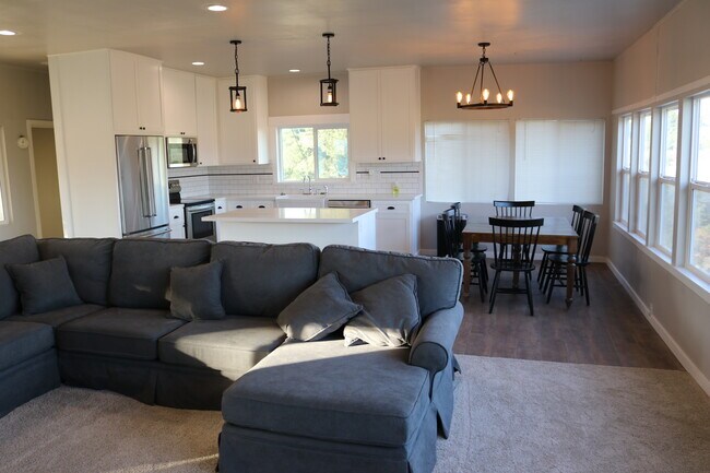 Building Photo - 2907 Rattlesnake Rd