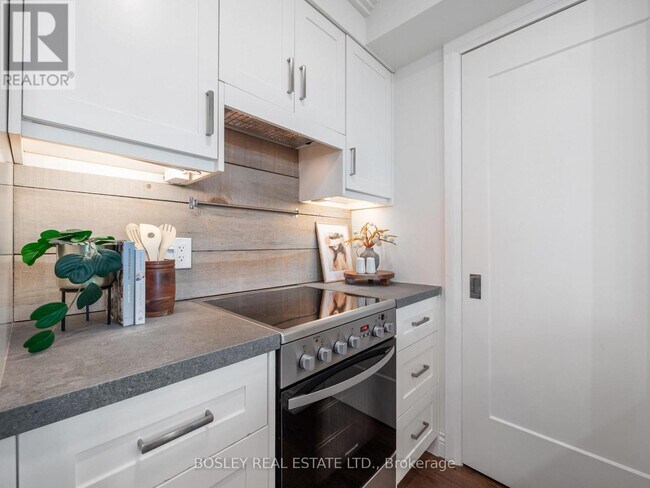 Photo du bâtiment - 409-421 Bloor St E