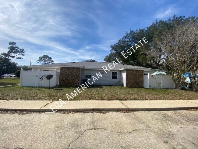 Building Photo - 1555 Green Briar Pkwy