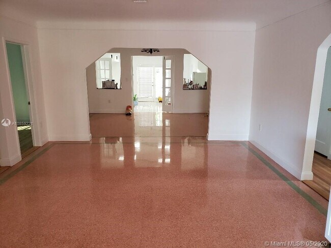 Foto del edificio - 2253 SW 21st St